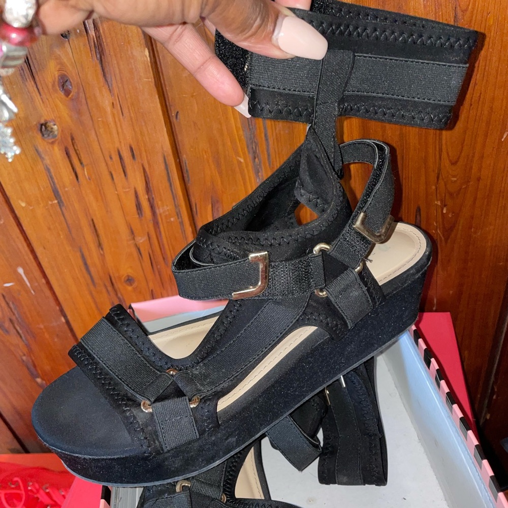 Black sandals with strap
